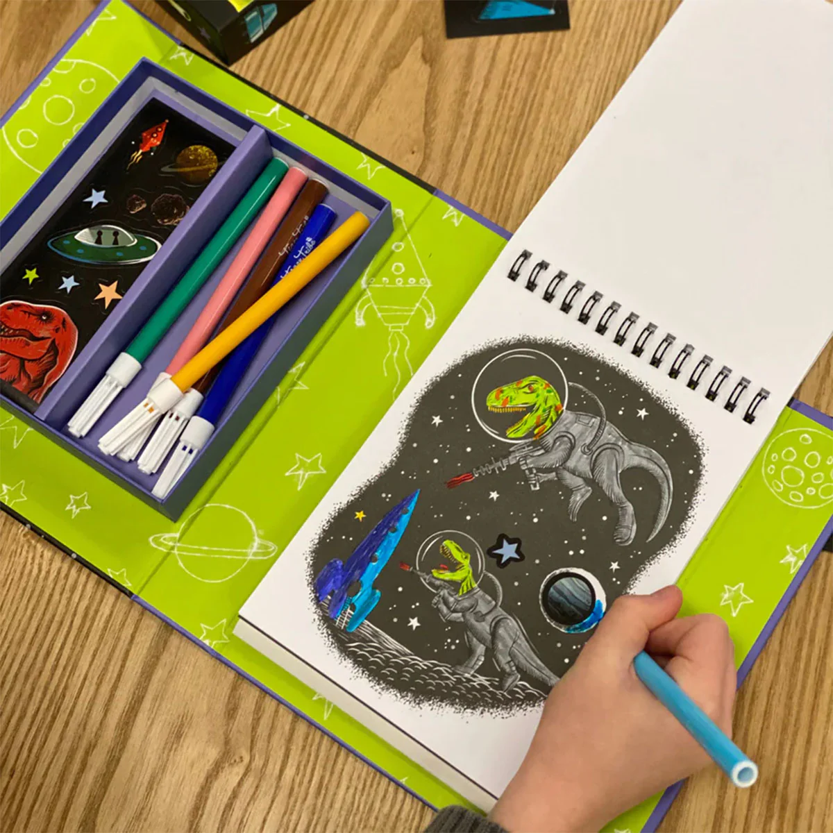 Colouring Set Dinos in Space - Tiger Tribe - Image 2