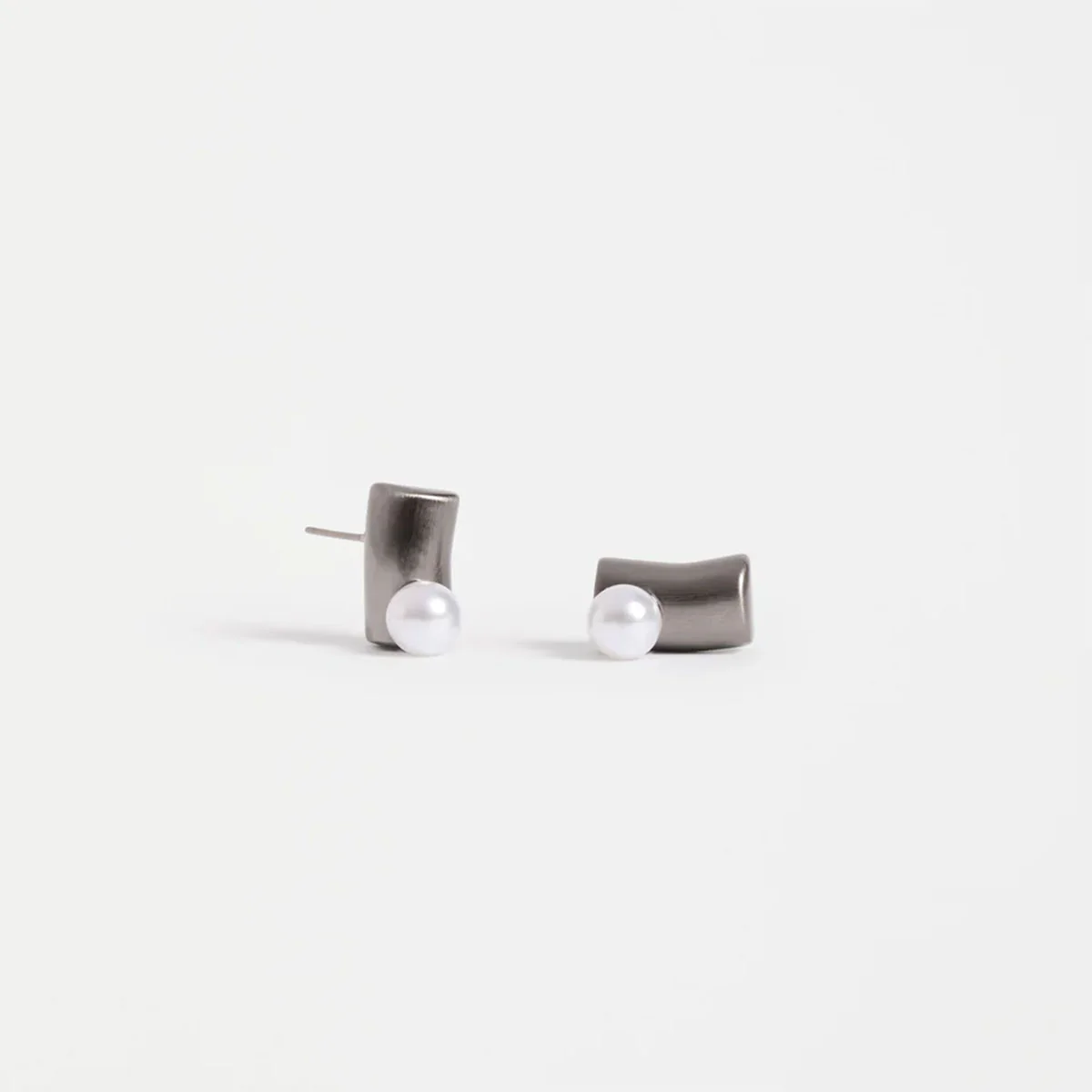 Earrings Ahas Gunmetal Stud - Elk