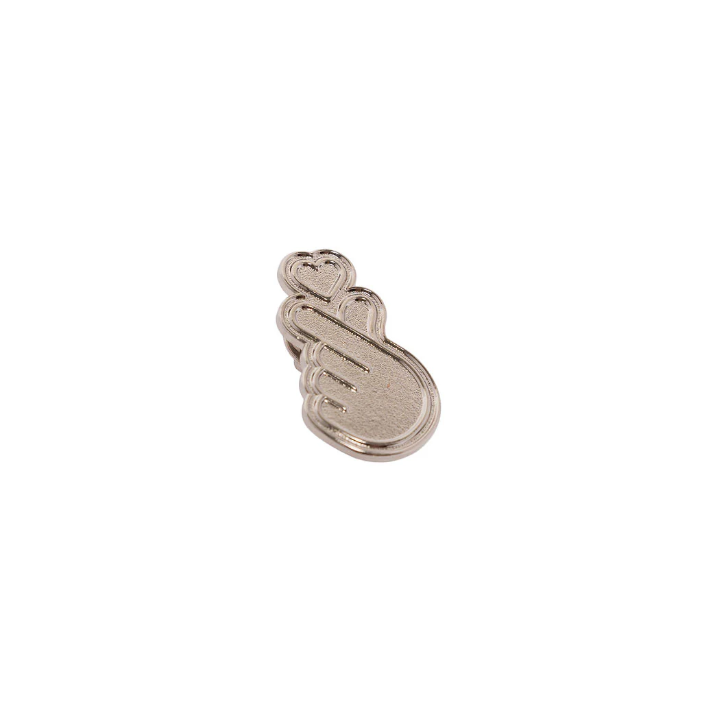 Pin Hallyu Finger Heart Silver Glitter Powder - Explore Engage Enjoy - Image 2